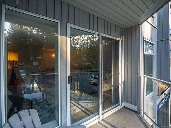 2nd image of 2562 Departure Bay Rd #508