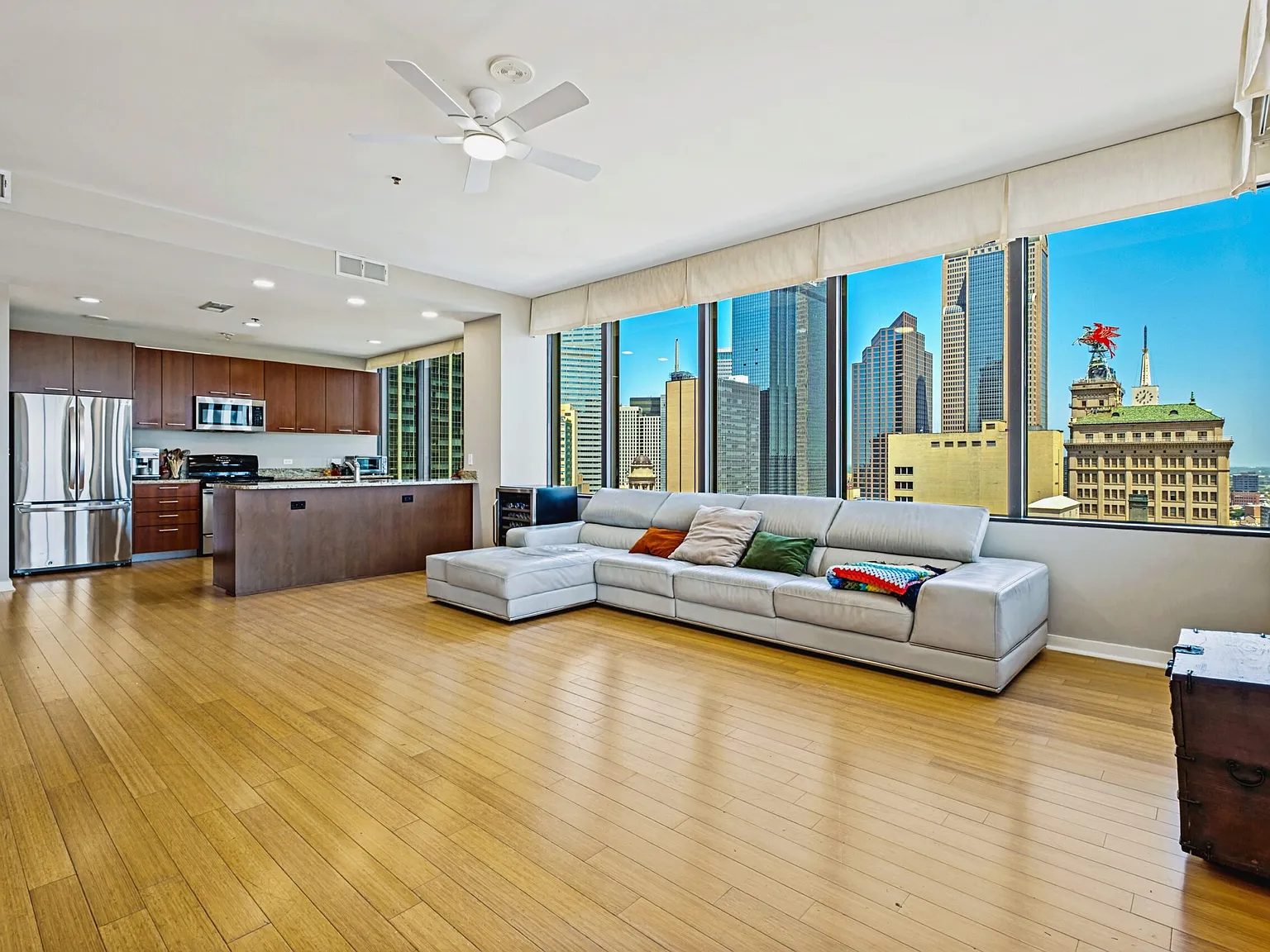 3 bed, 2101 sqft, $5,000 — Photo 3