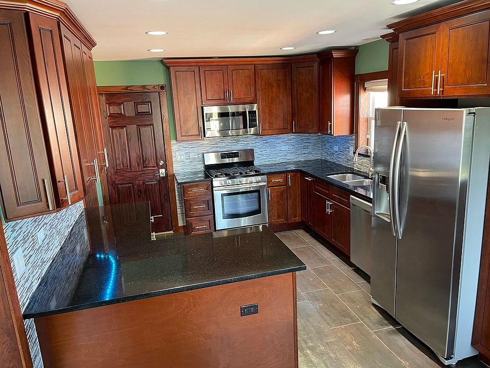 1st image of 650 Beau Ct #2