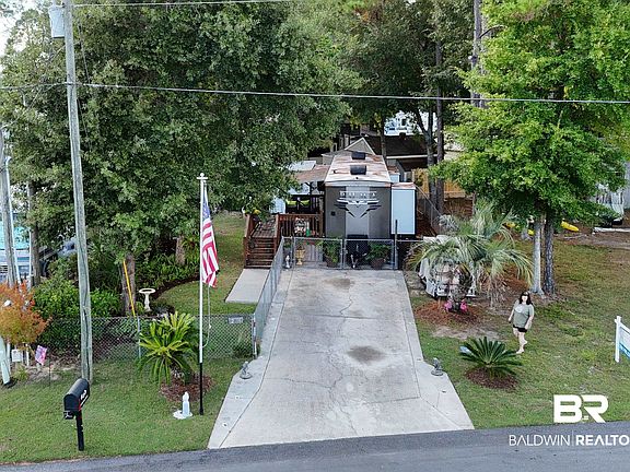 3rd image of 271 Defuniak Cir