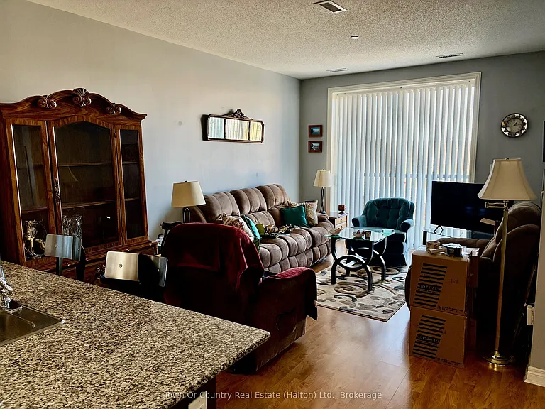 383 Main St E #421 — Photo 3