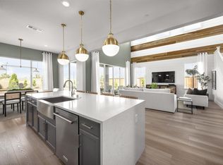 321 Montgomery Cir, Vacaville, CA 95687