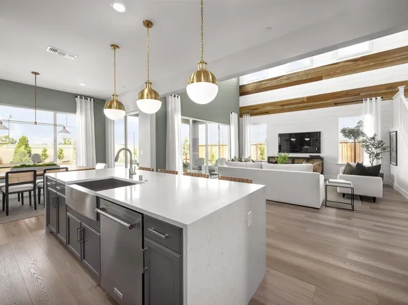 321 Montgomery Cir, Vacaville, CA 95687