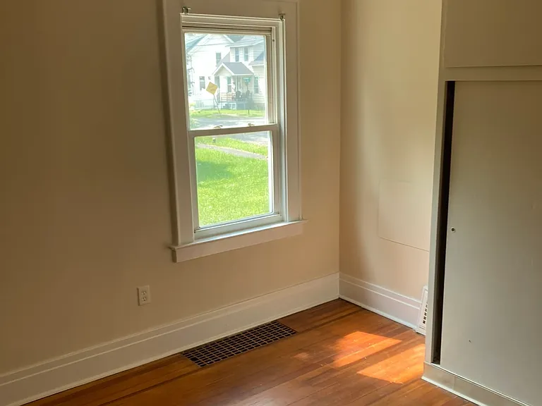 215 Rosemont Dr — Photo 6