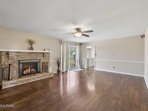4th image of 729 Clydesdale Ave