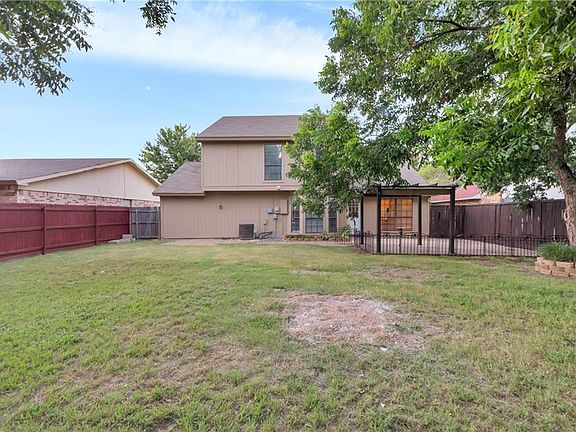 4th image of 4132 Huckleberry Dr