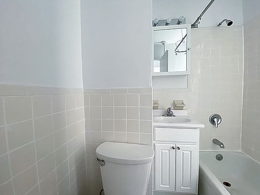 5th image of 172 E 93rd St #3E