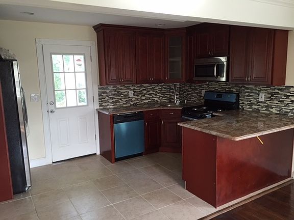 3rd image of 21 Mead Ave