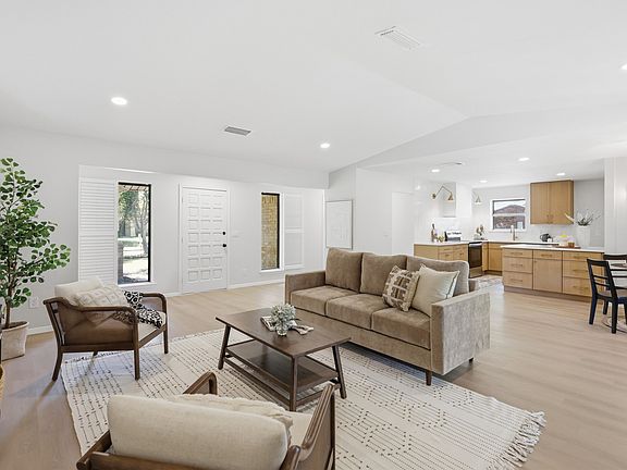 2nd image of 8 Green View Cir