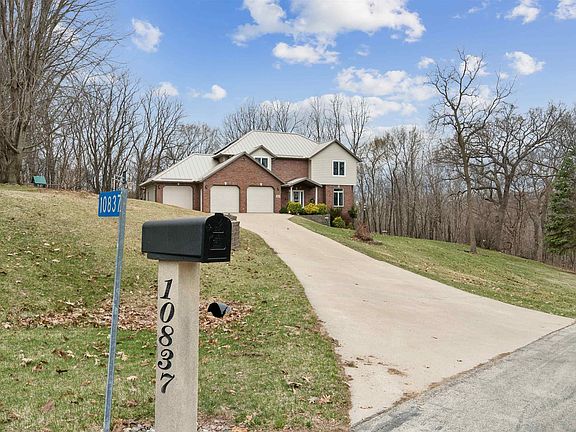 3rd image of 10837 Golden Oaks Ct