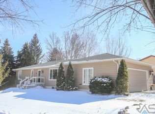 2301 E Edgewood Rd, Sioux Falls, SD 57103