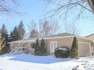 2301 E Edgewood Rd, Sioux Falls, SD, 57103