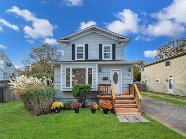 208 Jayne Avenue, Patchogue, NY 11772