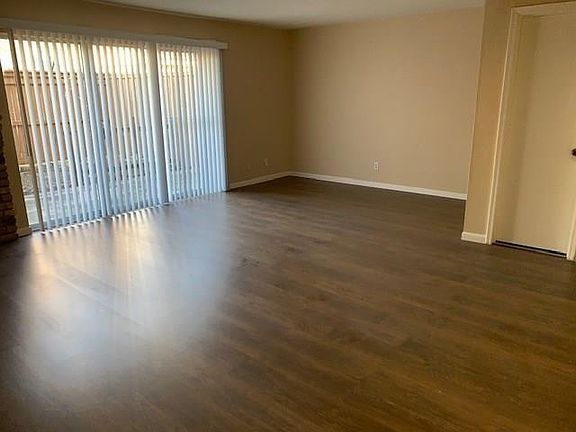 3rd image of 207 Trellis Pl
