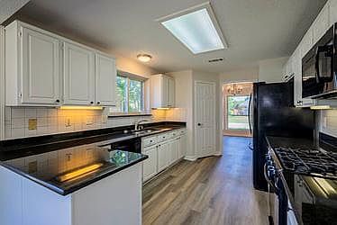 5th image of 1662 Crosshaven Dr