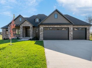 1984 N Alysheba Ct, Springfield, MO 65802