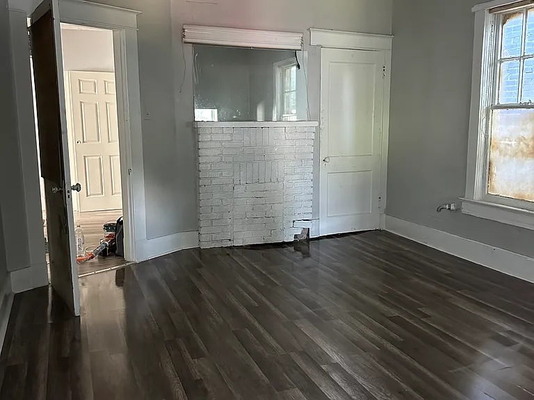 1253 Thomas St — Photo 8