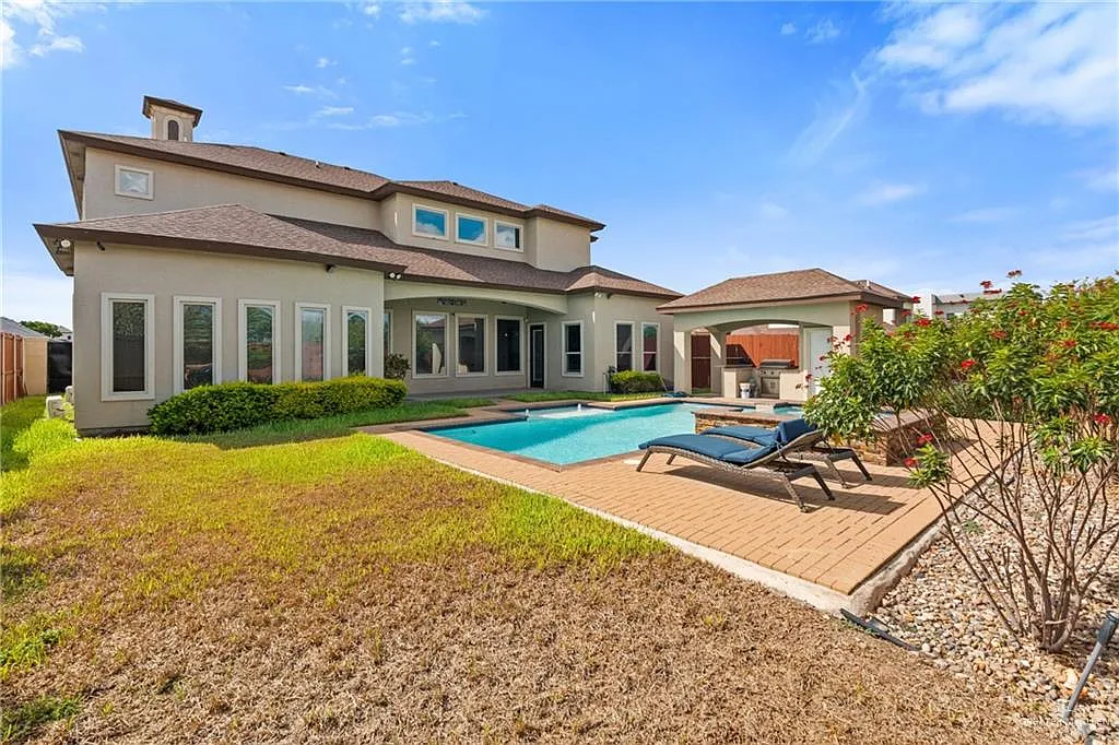 5 bed, 5.0 bath, 3441 sqft, $3,950 — Photo 3