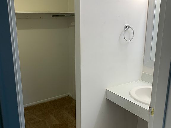 Walk-in closet