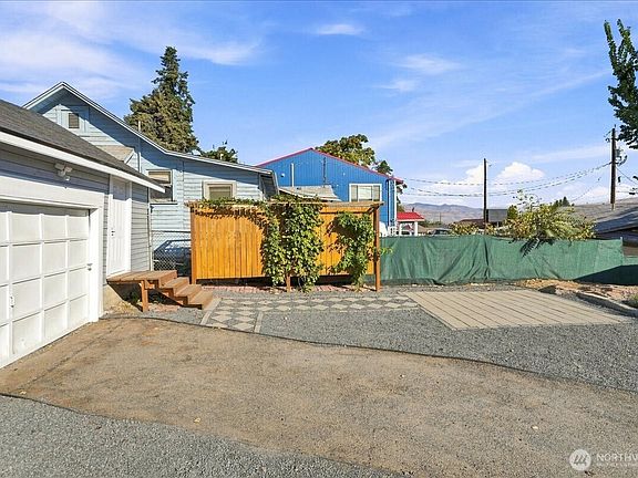 5th image of 540 S Chelan Avenue