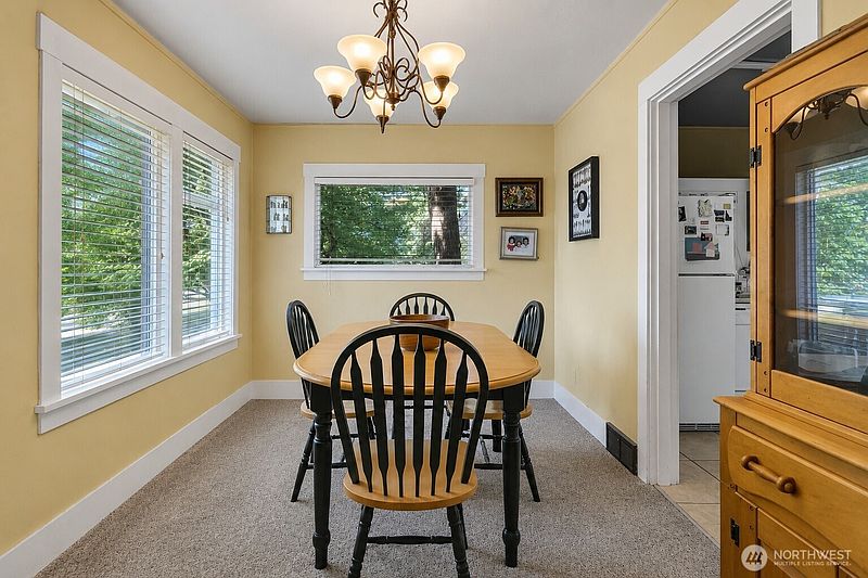 5th image of 1002 21st Street SE