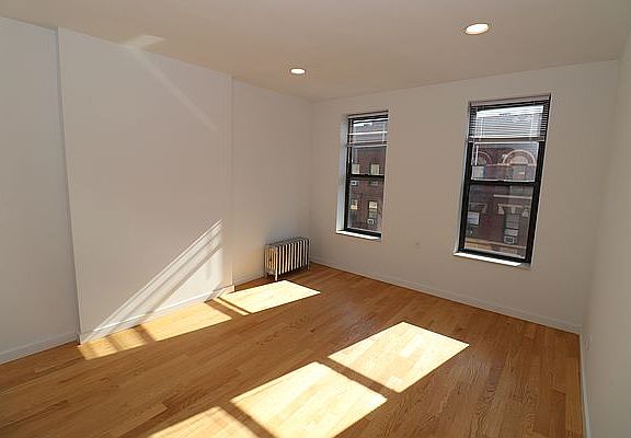 4th image of 120 Bedford Ave APT 4L