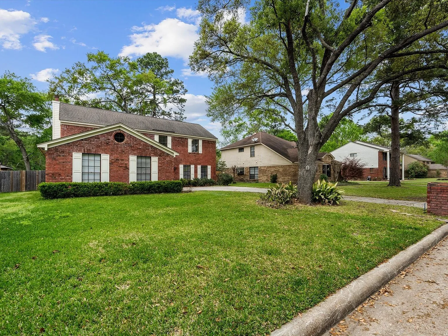 4 bed, 2.5 bath, 2496 sqft, $2,595 — Photo 1