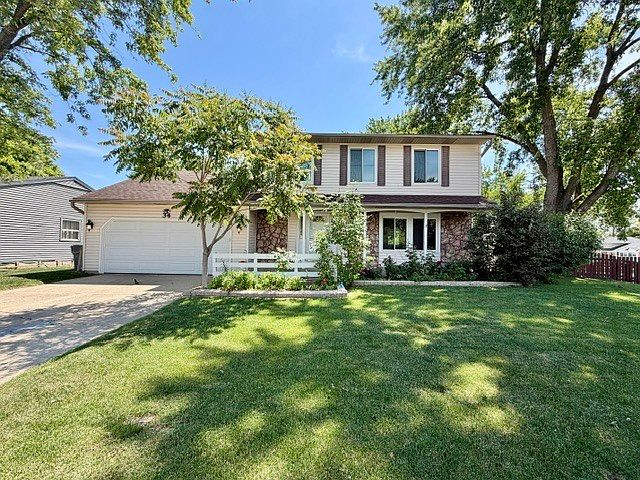 1st image of 34 Highbury Dr