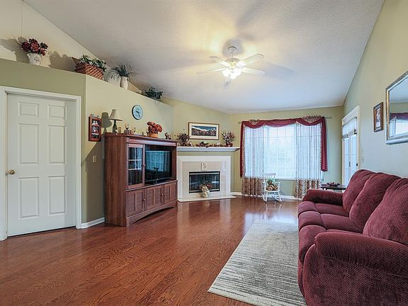 3rd image of 4231 Endeavor Dr Unit 304