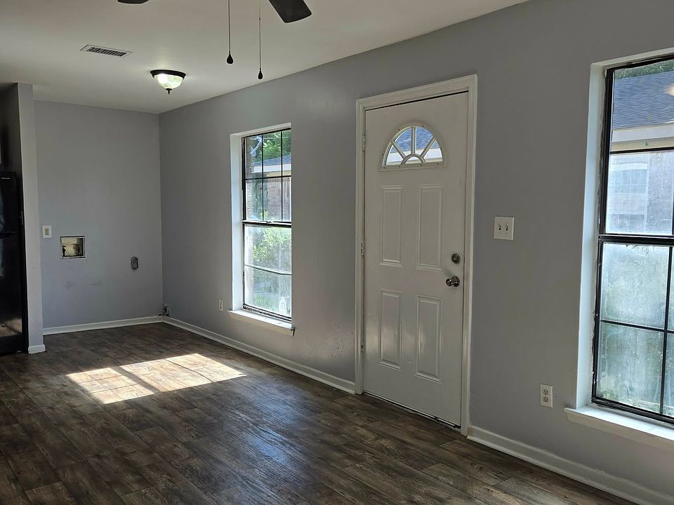1st image of 7 Azalea Ave APT L