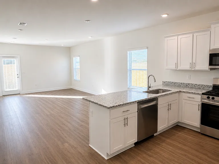 13623 Logan Pl — Photo 6