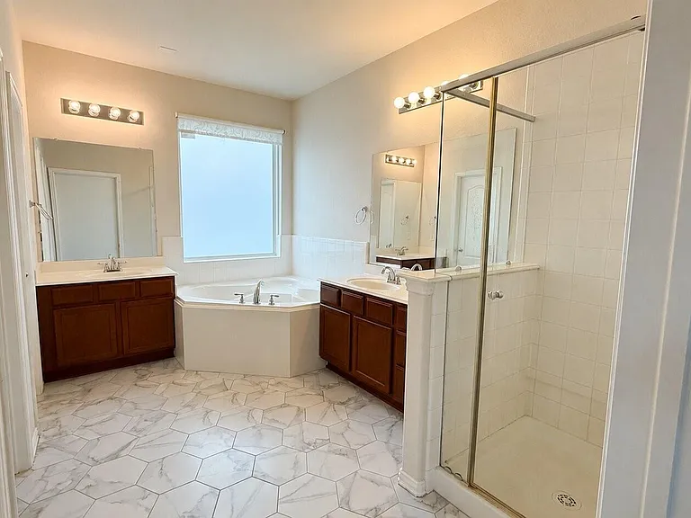 2338 Beacon Brook Ln — Photo 13