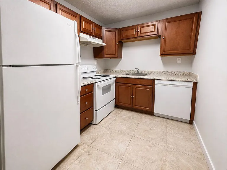 1106 Meadows Cir — Photo 1