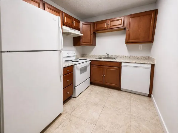 1106 Meadows Cir, Boynton Beach, FL 33436