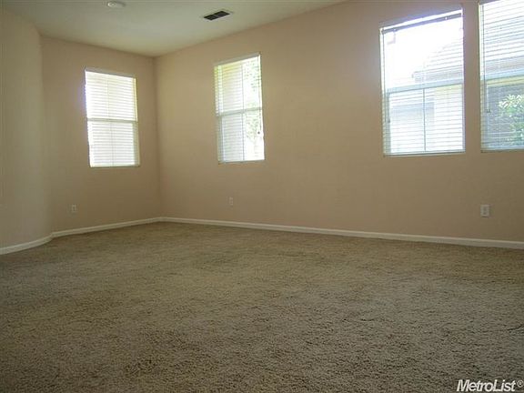 5th image of 321 Anjou Cir