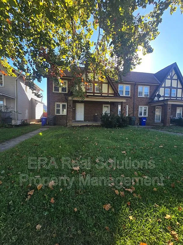 2 bed, 1.0 bath, 912 sqft, $900 — Photo 1