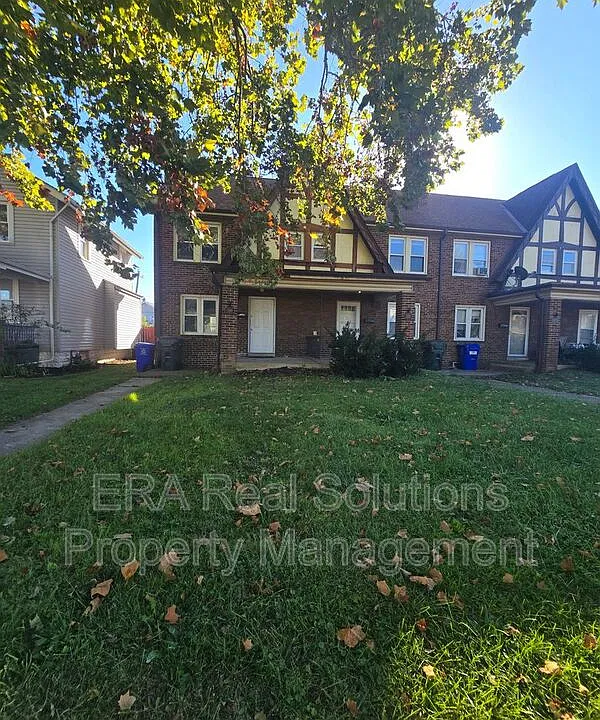 596 S Hague Ave