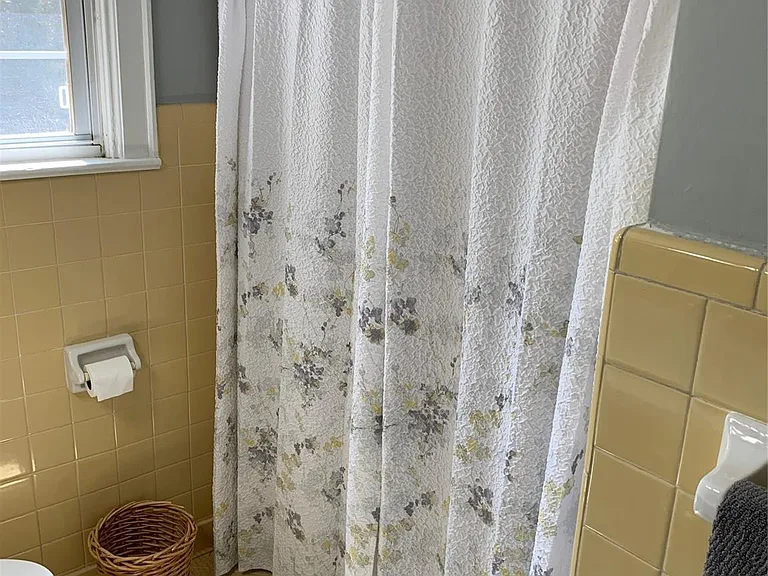 223 Victoria Ave — Photo 13