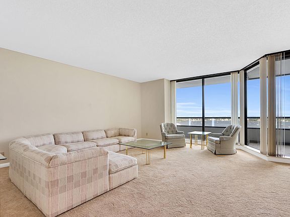 3rd image of 100 Lakeshore Dr APT 1454
