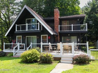 14 Cotton Ct, Diamond Point, NY 12824