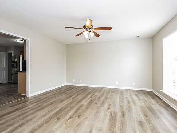 4th image of 633 Legacy Dr
