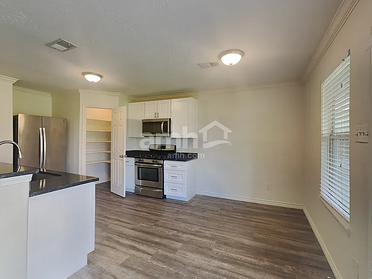 7819 Talladega Springs Ln — Photo 5