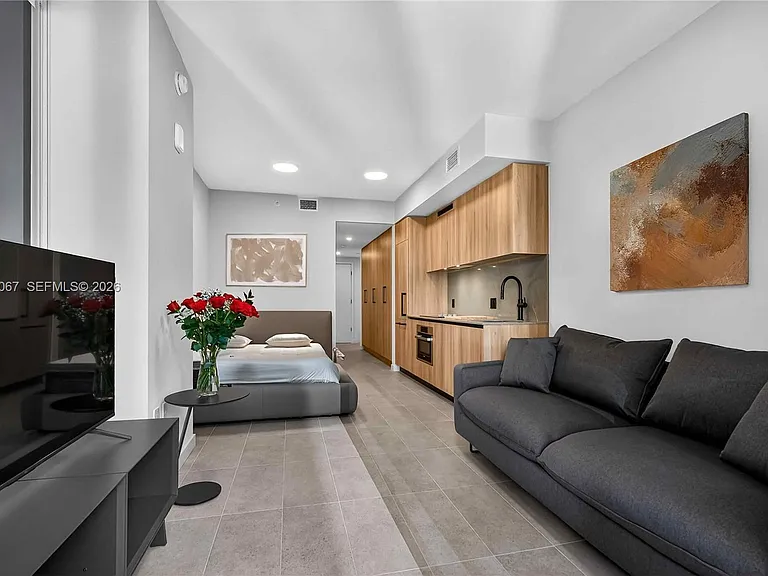 121 NE 5th St #712B — Photo 11