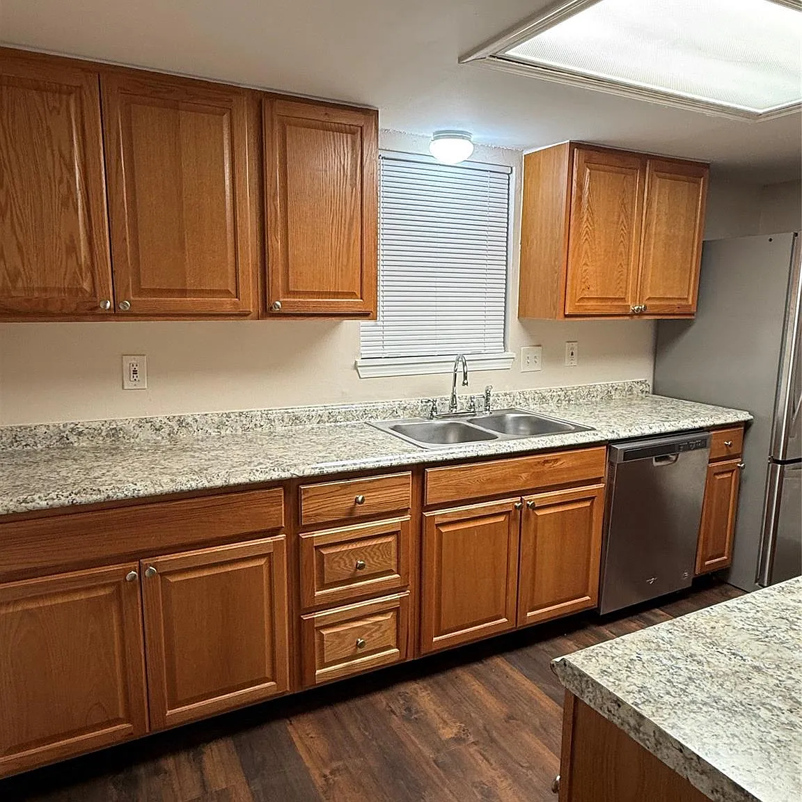3 bed, 2.0 bath, 1596 sqft, $1,800 — Photo 4
