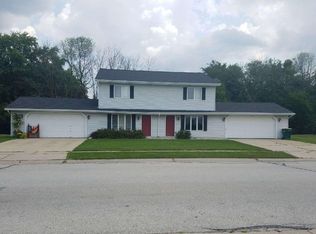 140 Glen Hill Dr, Slinger, WI 53086