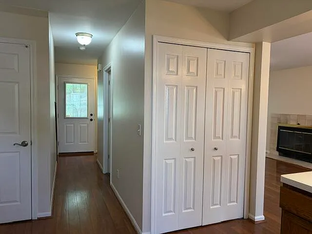 328 N Pointe Dr — Photo 21