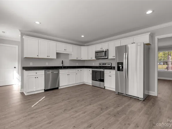 323 East St, Heath Springs, SC 29058