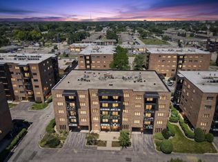 9374 Landings Ln Unit 402, Des Plaines, IL 60016