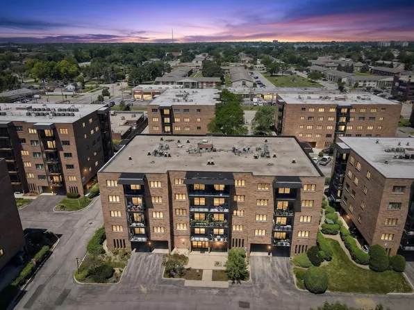 9374 Landings Ln Unit 402, Des Plaines, IL 60016