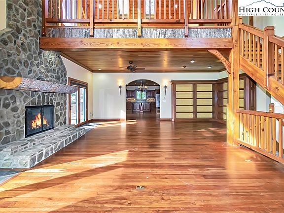 4th image of 924 Tyneloch Drive